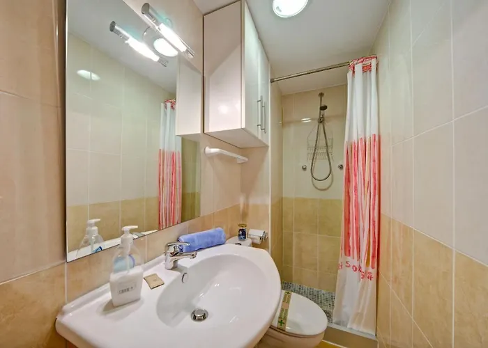 Apolo Iv-6 By Interhome